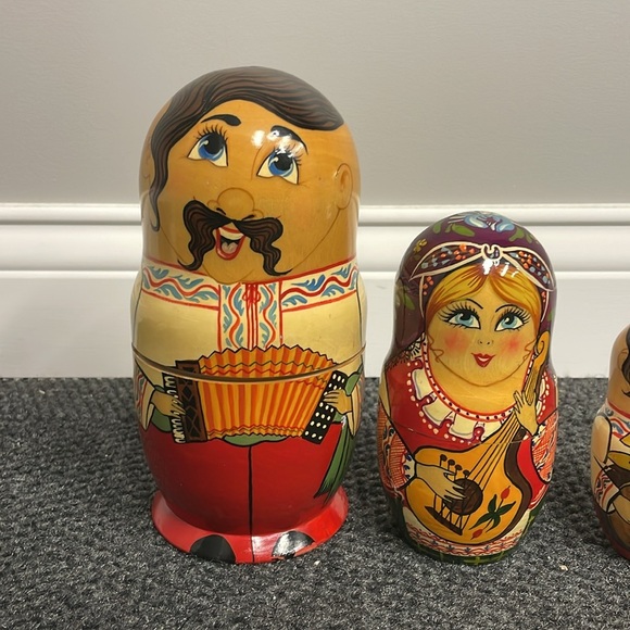 Ukranian musical family Matryoshka Nesting dolls 7" 4 total Stacking Wooden - Picture 2 of 8